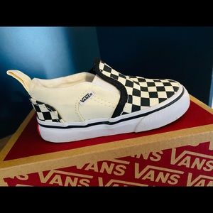 Vans off the wall - toddler size 6